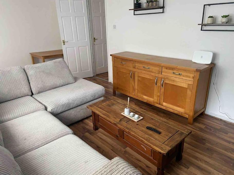 Manchester - Eccles - Business - Contractors - Families - Discounts Available Kültér fotó