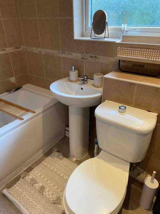 Manchester - Eccles - Business - Contractors - Families - Discounts Available Kültér fotó