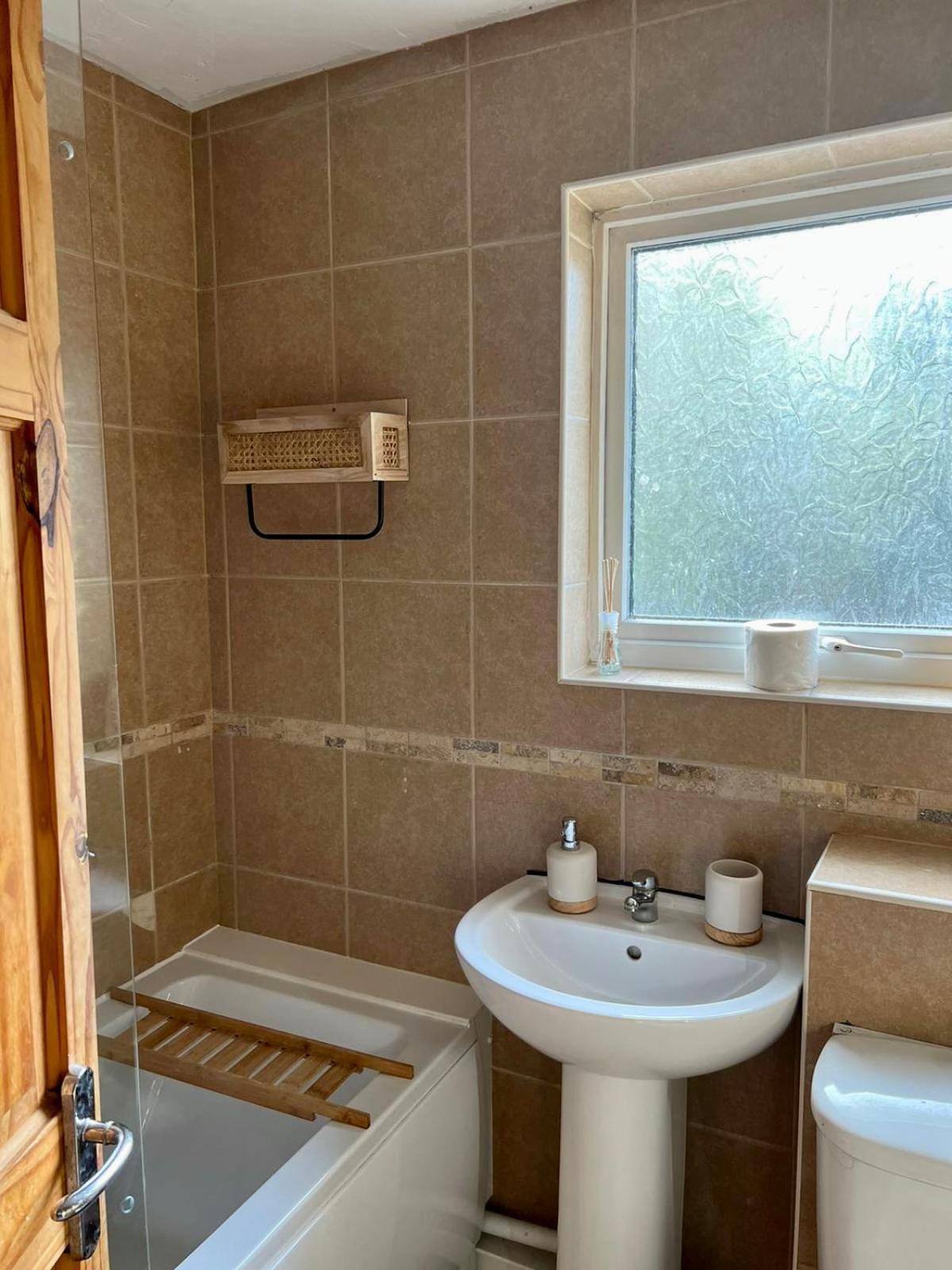 Manchester - Eccles - Business - Contractors - Families - Discounts Available Kültér fotó