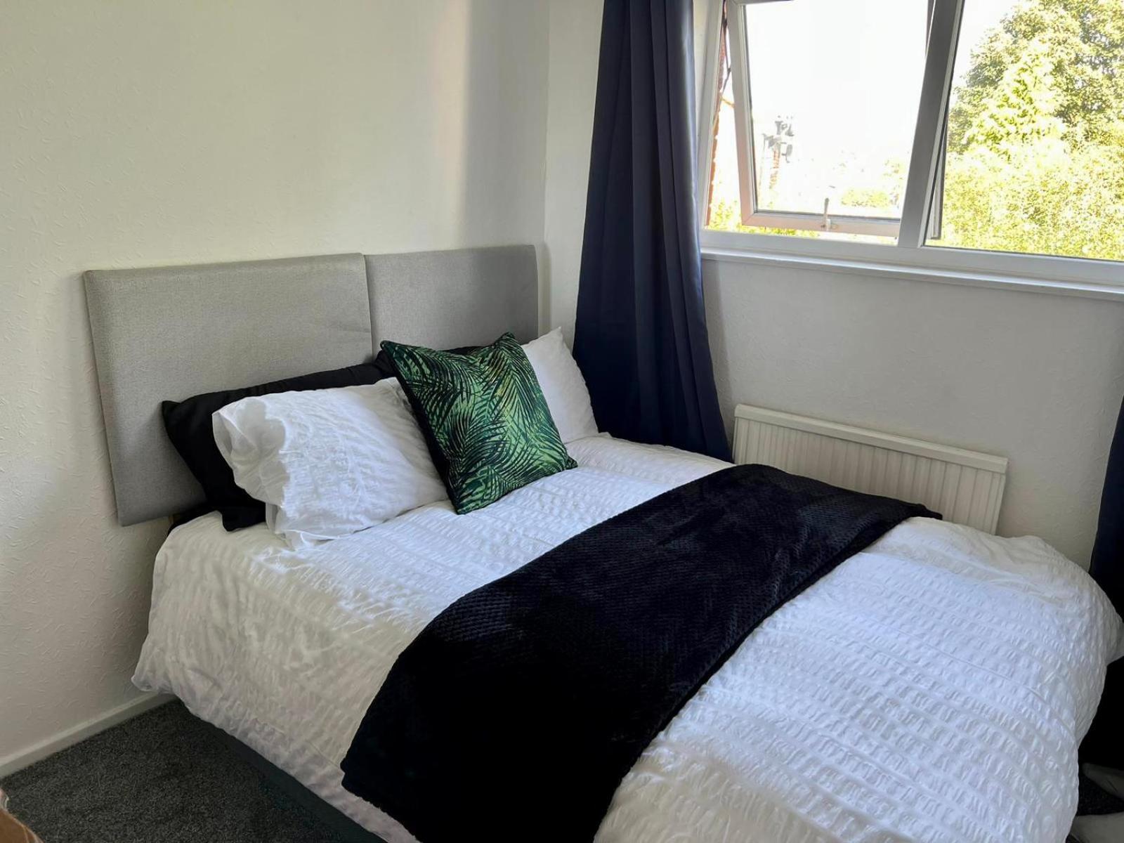 Manchester - Eccles - Business - Contractors - Families - Discounts Available Kültér fotó