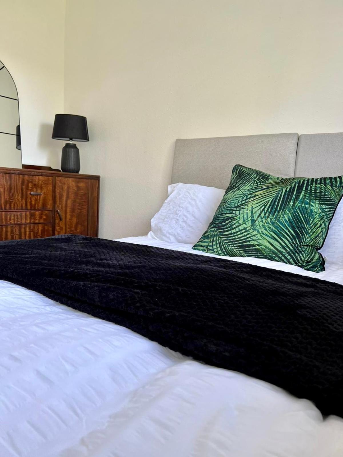 Manchester - Eccles - Business - Contractors - Families - Discounts Available Kültér fotó